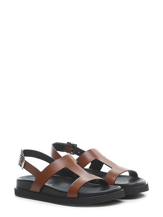 Flat sandal