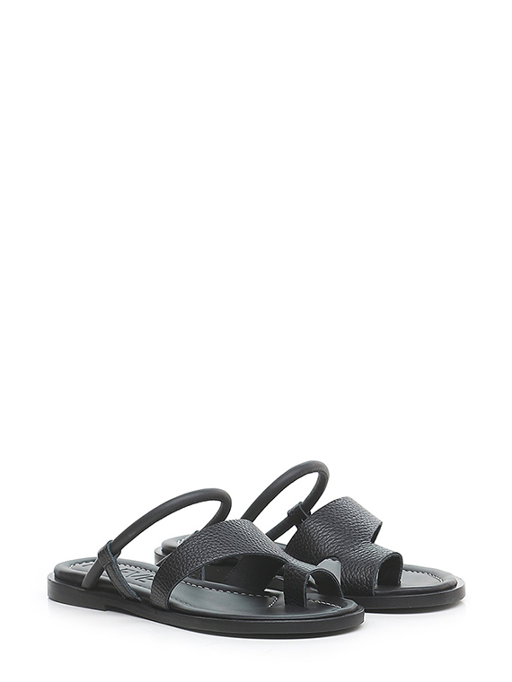 Flat sandal