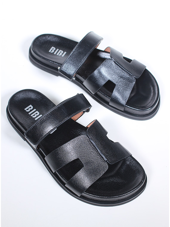 Flat sandal