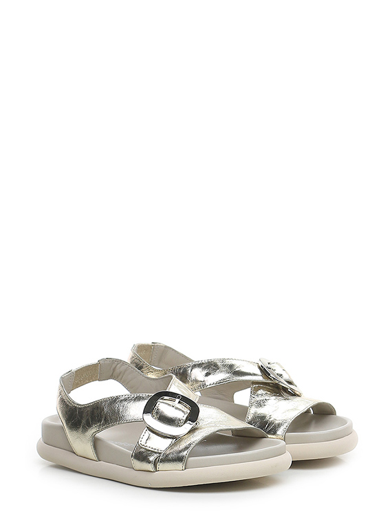 Flat sandal