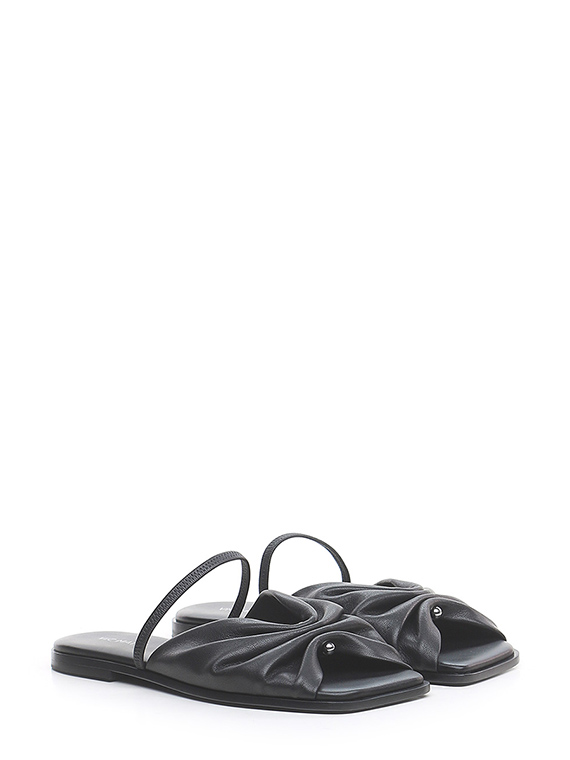 Flat sandal