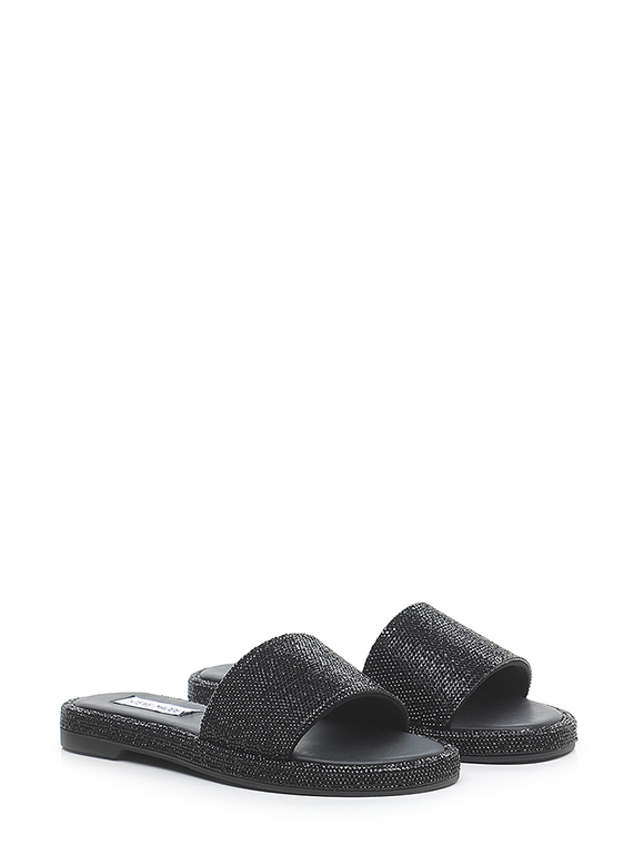 Flat sandal