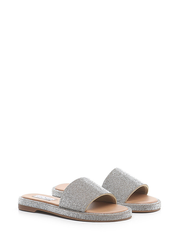 Flat sandal